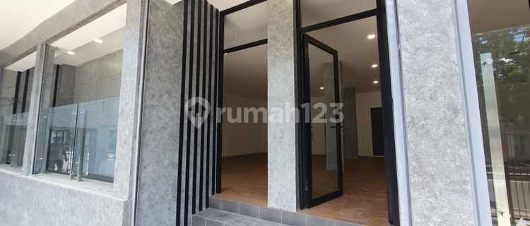 Shop Rental for Business at Ciumbeluit 1