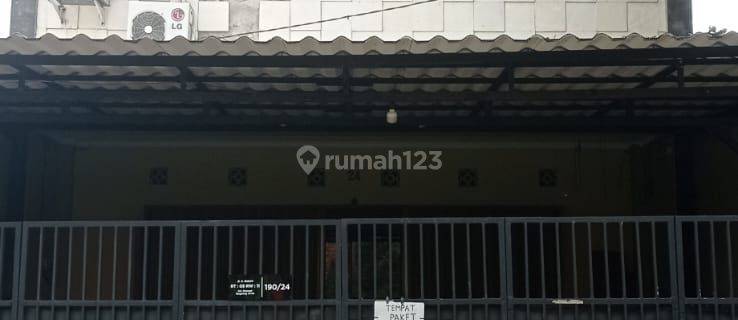 Rumah 2 Lantai Bagus Unfurnished SHM di Tangerang Kota 1