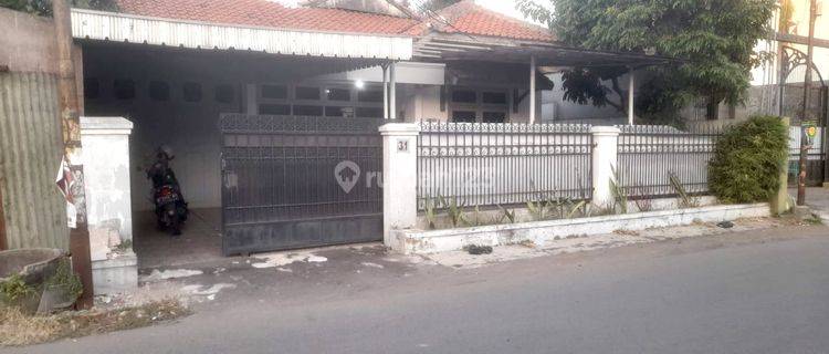 Disewakan Rumah di Jl. Kusnan No 31, Cirebon 1