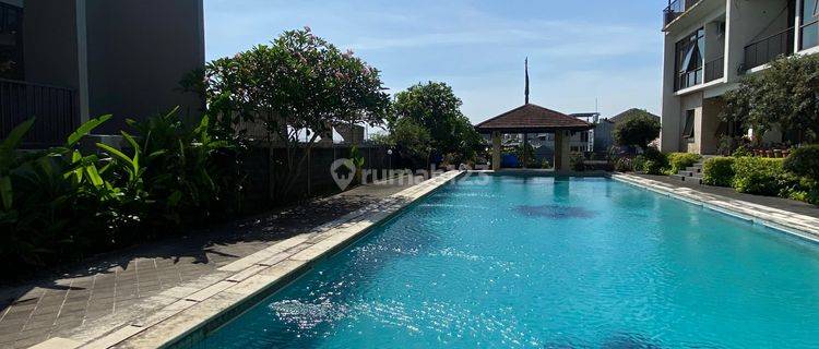 Rumah Minimalis Modern Ada Kolam Renang di Setra Duta Bandung 1