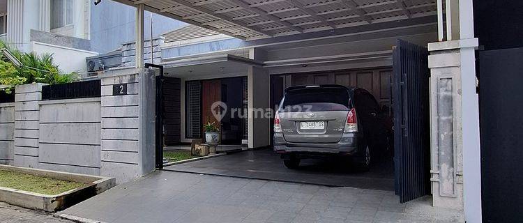 Rumah Mewah Pusat Kota Dengan Taman Pribadi, Garasi Muat 4 Mobil. Luas Tanah 650m2. 1