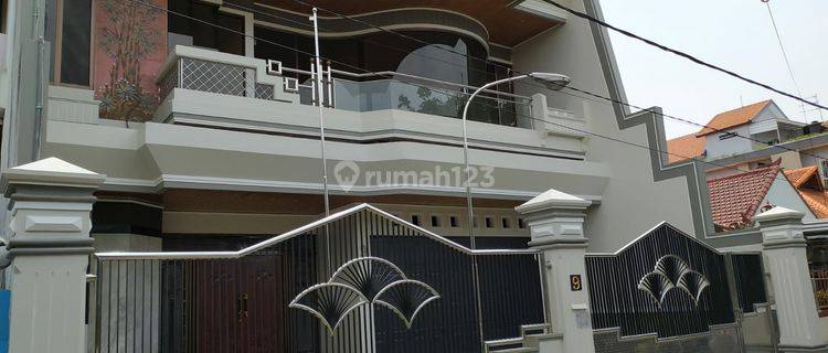 Dijual rumah mewah di Gatot subroto tengah 3 lantai 1