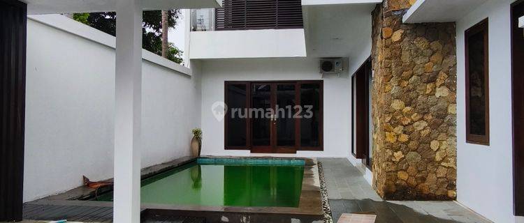 Kontrakan Rumah Villa Modern Minimalis Swimming Pool Bagus  1