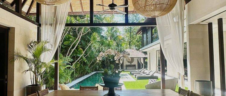 Villa dua lantai dengan full furnish dan kolam renang 1