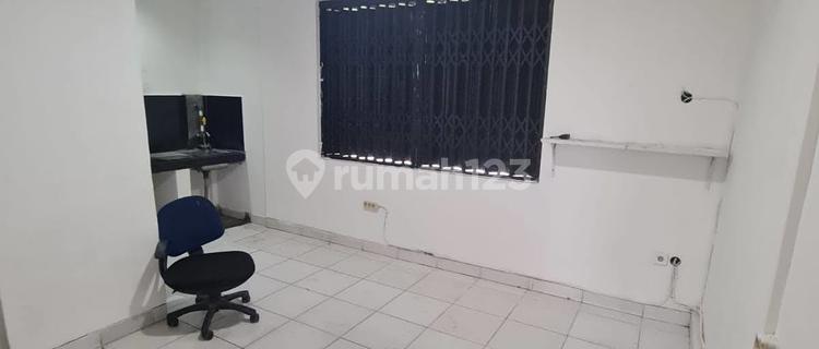 Strategic 2-Story Shop House with Parking Near Nakula Beach Denpasar 1