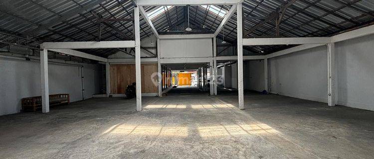 (8). One floor warehouse for rent, roadside position 1