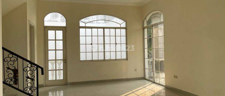 DISEWAKAN RUMAH 3 LANTAI HADAP UTARA DI GREENLAKE CITY CIPONDOH 1