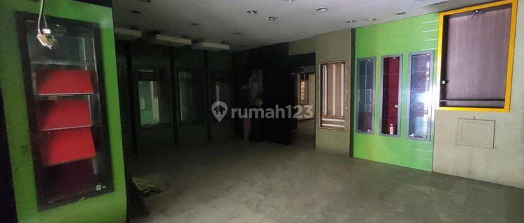 Shophouse with a strategic location for rent/sale, Kuta area 1