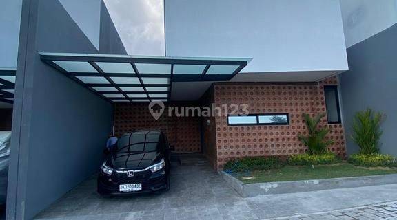 Rumah 2 lantai modern minimalis Dijual, di Kerobokan 1