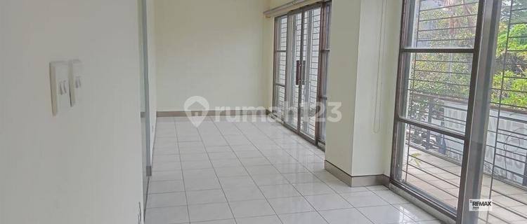 3 Storey Connected Shophouse For Rent In Kuta 1