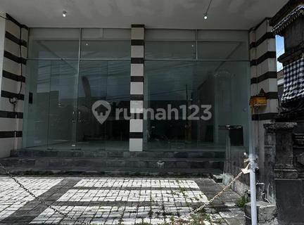 A Commercial Space In One Of The Busiest And Most Strategic Corridors For Rent In Kerobokan 1