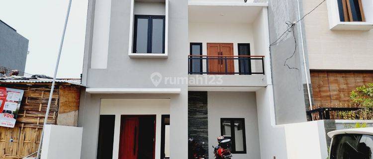  Rumah Baru Cantik 2 Lt Akses 10,5m di Gumpang, Kartosuro 1