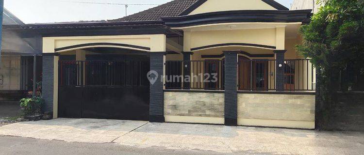  Rumah Bagus Strategis Pinggir Jalan Semi Furnished 1