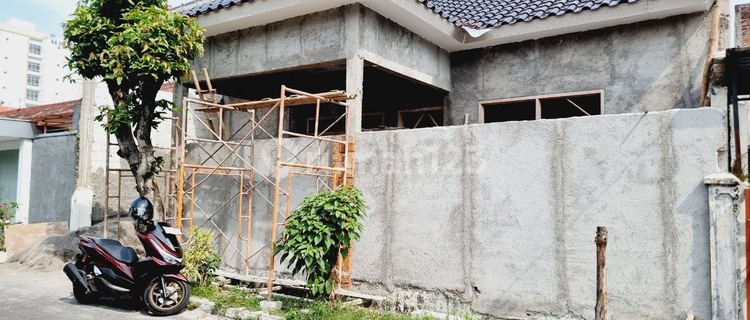 Luxury House with Good SHM Finishing in Laweyan 1