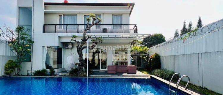 Rumah Lux ada kolam renang di sayap Sukajadi Bandung 1