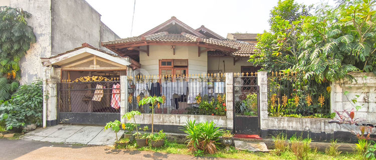Strategic House 10 Minutes to Bunda Ciputat Maternity Hospital, 180m² Land, Eligible for Mortgage J30974 1