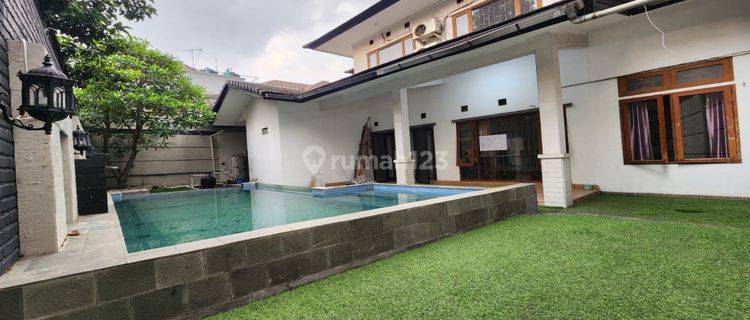 Jarang Ada Besar Harga Nego Semi Furnished Siap Huni 2 Lantai Kolam Renang  1