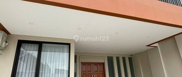 Rumah di Kompleks perumahan pulomas 1