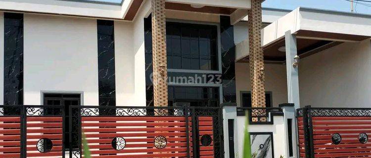 Rumah Hook Cantik Mewah Siap Huni Depan Taman Dekat Pos  1