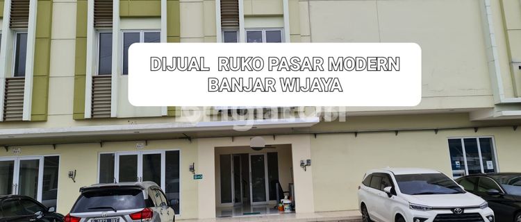 Ready-to-Use and Nice Shophouse in Pasar Modern Banjar Wijaya 1