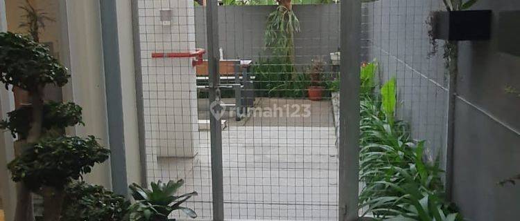 Rumah 2 Lantai Sangat Bagus, Furnished, Komplek Geger Kalong 1