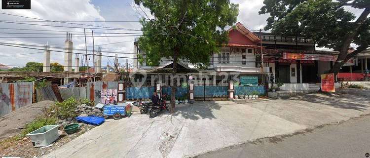 An active boarding house for sale near campus. 1