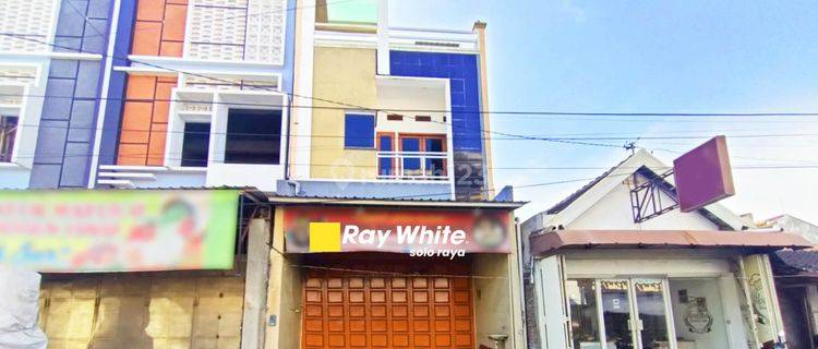 Disewakan Ruko 3 Lantai Siap Pakai Lokasi Semanggi Pasar Kliwon Solo Strategis Pinggir Jalan Ramai Cocok Untuk Usaha Kantor 1