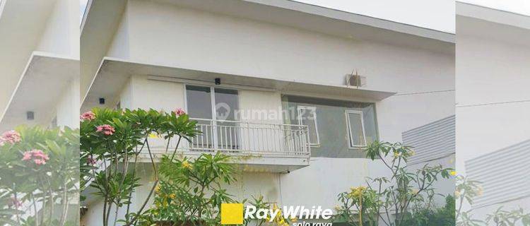 Dijual Rumah Bagus Full Furnished 2 Lantai Siap Huni Lokasi Nusukan Banjarsari Surakarta 1