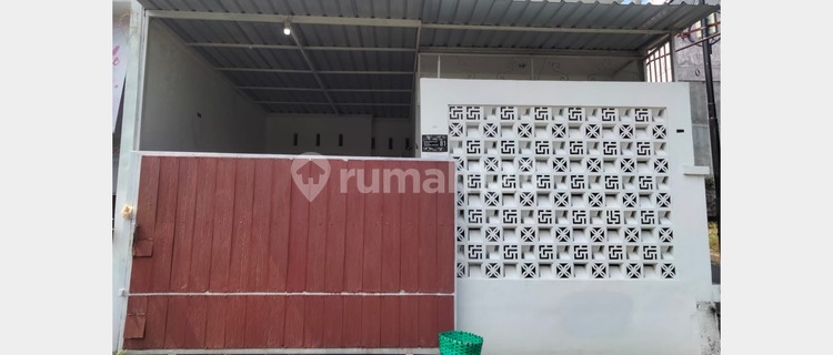 Cheap House in the Center of Solo City, Good and Ready to Live in Banjarsari. 1