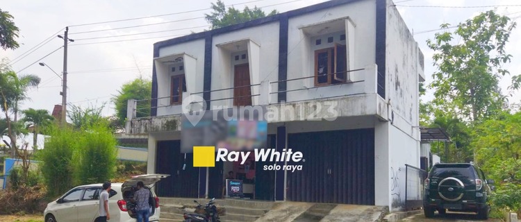 Shop Houses on Karangpandan Matesih Main Road, There are 3 Shop Houses and a House. 1