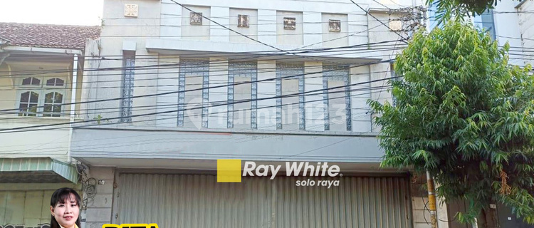 Want to Divide Inheritance for Sale 3-Storey Shop House Keprabon Slamet Riyadi Solo 1