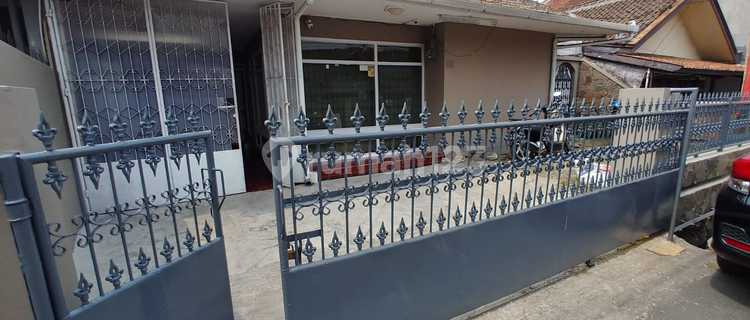 A COMFORTABLE, WELL-MAINTAINED, FULLY FURNISHED, MOVE-IN READY HOUSE IN CIKASO, BANDUNG 1