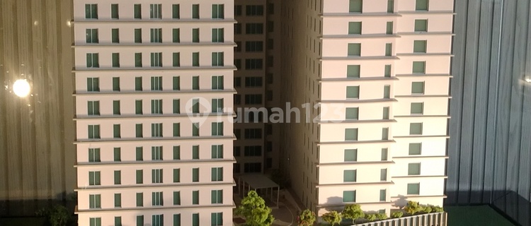 3 Bedroom Apartment in Louis Kienne Pemuda Fully Furnished with 4 Beds and Living Room 1