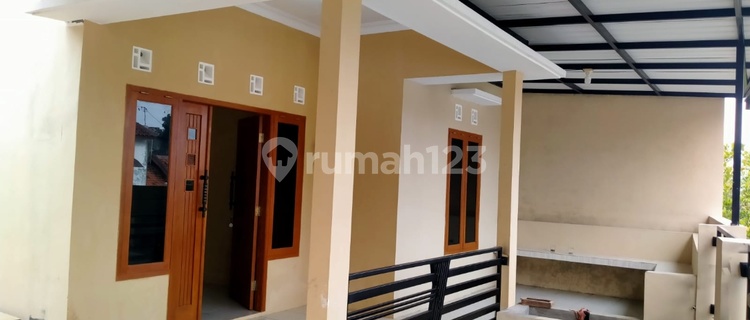 Rumah Manyaran Semarang Barat Disewakan. Bebas Banjir, Dekat Pasar, Dekat Mall , Dekat Universitas, Kt 3 , Km 2 , Pam. 1