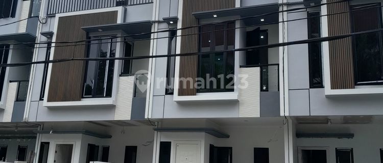 Rumah modern 2 lantai SHM akses mobil dekat Rs islam jakarta pusat 1