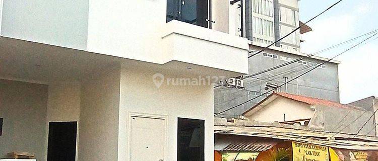 Rumah modern 2 lantai akses mobil 5 menit ke jalan letjen suprapto  1