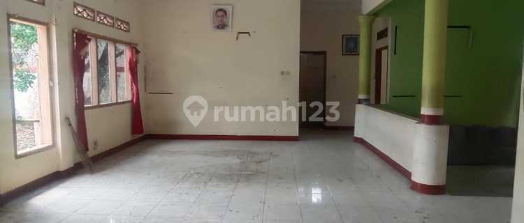 Jual Rumah Halaman Luas di Komplek Puspa Indah, Majalengka 1