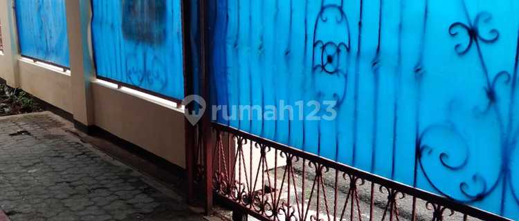 Ready-to-occupy Unfurnished House in Bintaro Pesanggrahan, South Jakarta 1