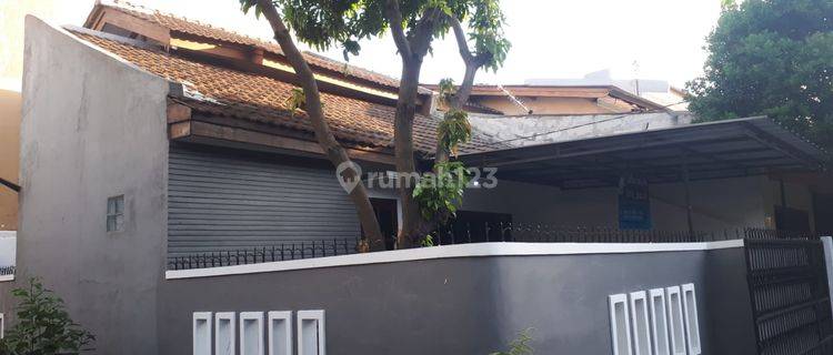 Rumah Nyaman Hoek di Harapan Indah Bekasi  1