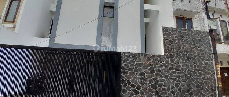 Rumah Hunian Dijual Patal Senayan Kebayoran Lama Jakarta Selatan 1