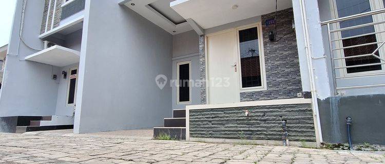 Rumah 2 Lantai SHM Tengah Kota Surabaya 1