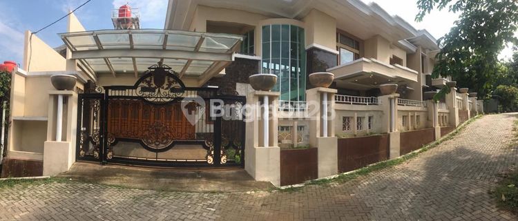 RUMAH MEWAH SIAP HUNI AREA MANYARAN SEMARANG 1