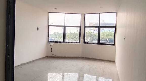 Ready-to-Use 3-Story Shophouse in Kalibanteng Area, Semarang 1