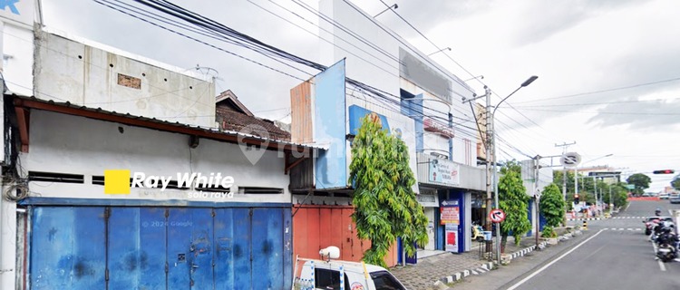 Strategic 3-Story Shophouse for Rent on Jl. Jend. A Yani, Wonogiri 1
