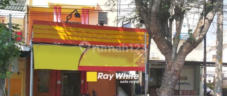 3-Story Shop House for Sale in Kerten Laweyan Surakarta (Price Reduced) 1