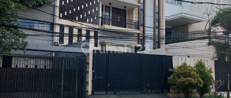 Rumah Modern Minimalis dan Strategis, 2 Lantai, SHM, di Komplek Green Garden, Kedoya Utara, Jakarta Barat 1