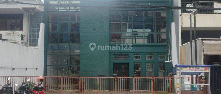 Disewakan Bangunan Strategis Ex Resto, Cafe Siap Pakai area Kedoya Utara, Jakarta Barat 1