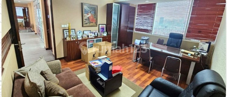 For Rent Office Space Strategis Luas 440 m2, Jl. Letjen S. Parman, Slipi, Jakarta Barat 1