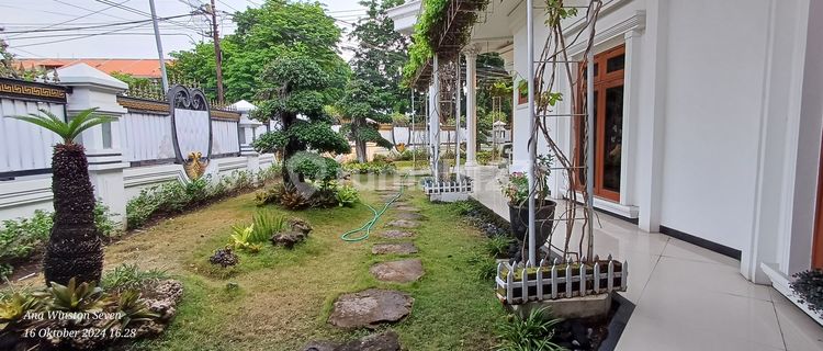 Dijual Rumah Mewah Full Furnished Mewah Gayungsari 1