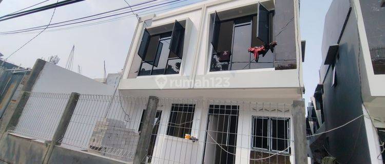 Dijual Rumah Minimalis Dan Modern  2 Lantai Di Jalan Srikaya Jakarta Timur 1